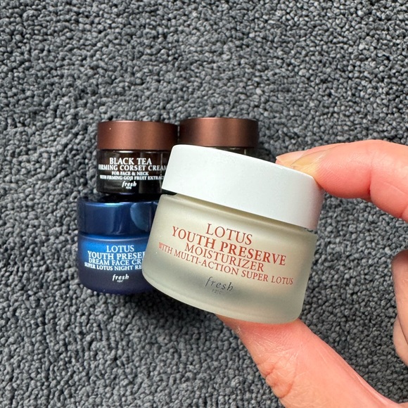 Fresh Moisturizer Bundle * 4 items - Picture 2 of 5